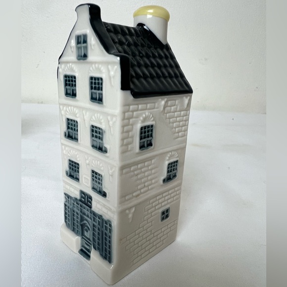 KLM # 28 - Picture 3 of 4